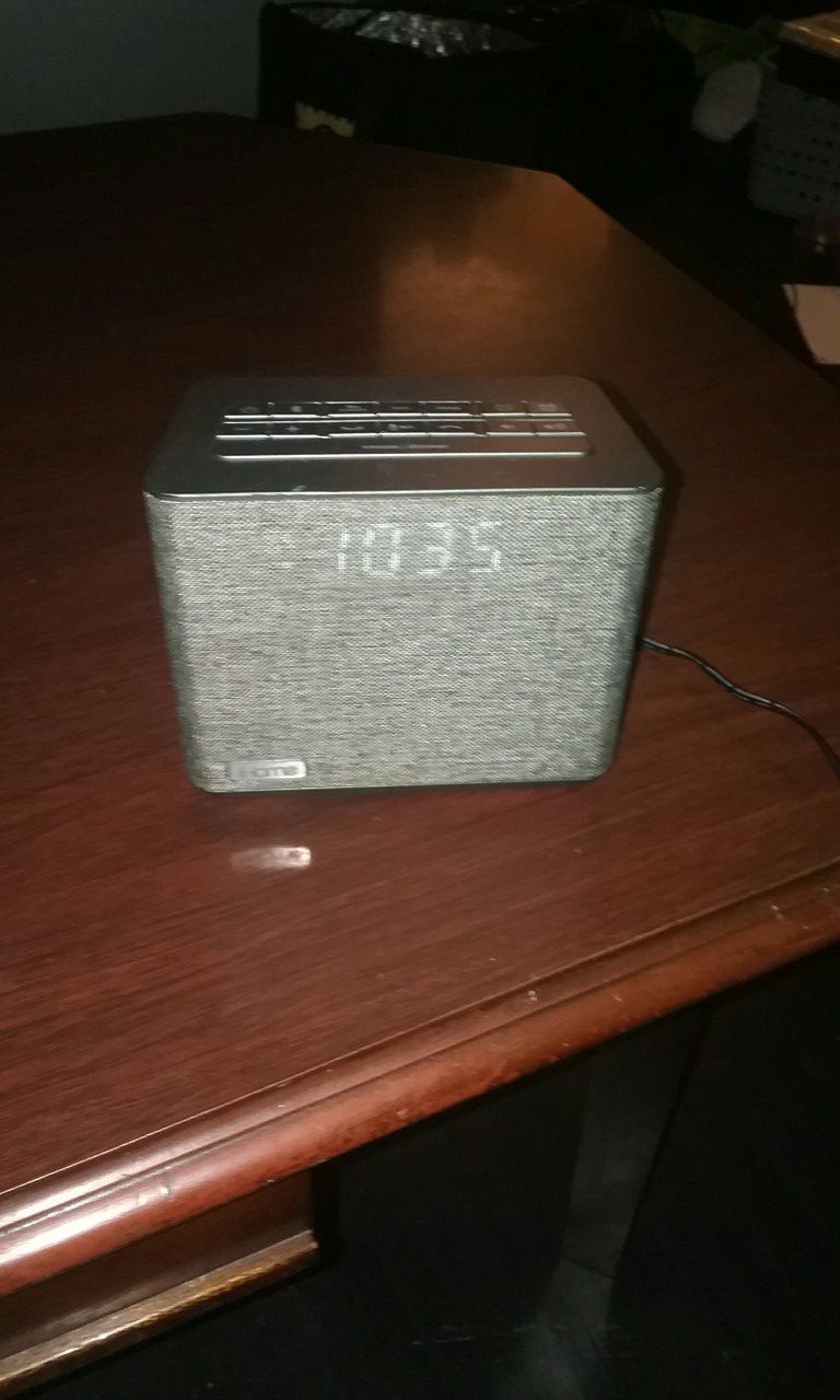 IHome Bluetooth alarm clock speaker