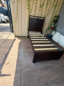 Cama individual madera café