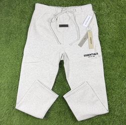 🔥 FEAR OF GOD ESSENTIALS SWEATPANTS – LIGHT OATMEAL – SIZE XS (NEW)