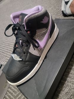 AIR JORDAN 1 SEy  (GIRL SHOE) $70.00 Size 5.5 Firm Price! Pick Up Only!  Brand New!