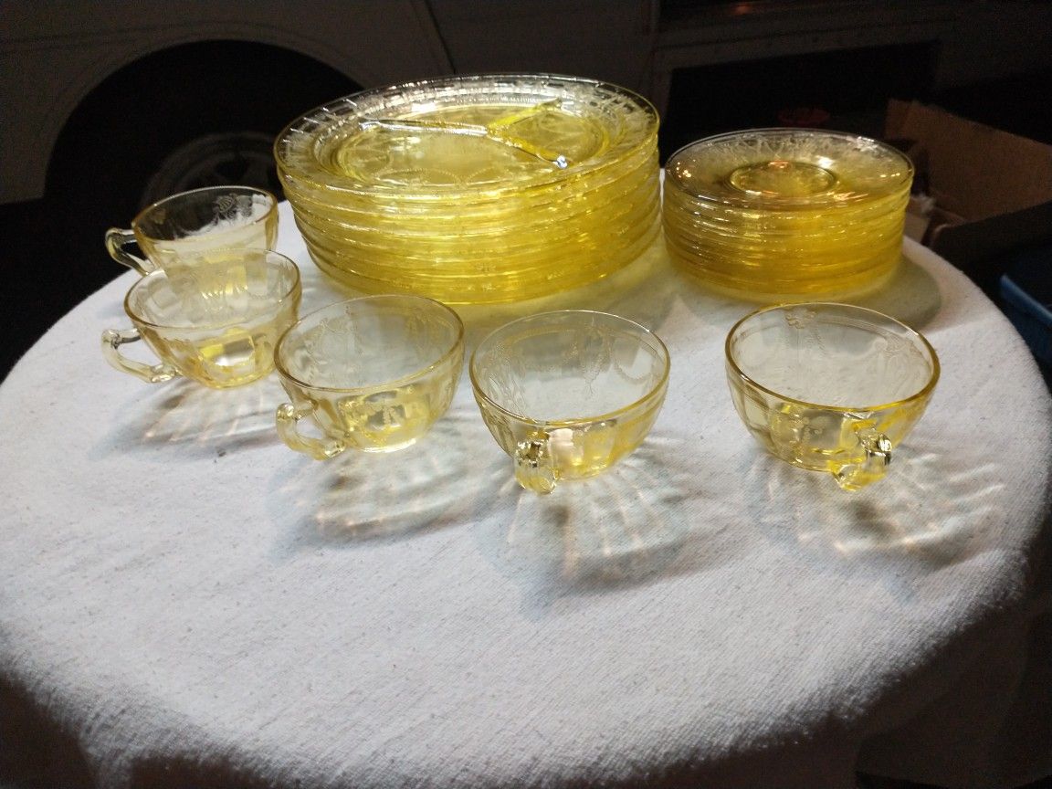 Hocking Yellow Glass CAMEO Ballerina 1930's Depression Glass