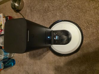 Roomba i6 Robot Vacuum and Self Dumping Base Station
