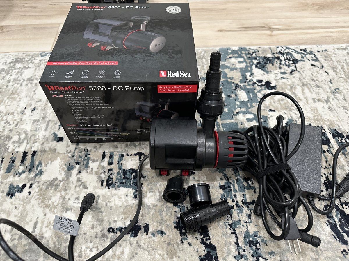 Red Sea Return Pump 5500 w/controller