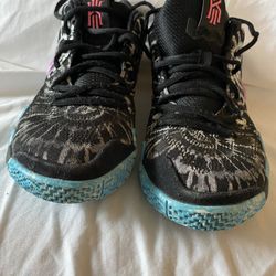 Kyrie 4 Men’s Size 5