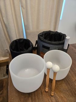 CRYSTAL SINGING BOWLS SET of 2 440HZ 7" and 8"  Frosted White Quartz Chakra Bowls Set of 2 with Carry Case Bag for Sound Healing Meditation & Yoga