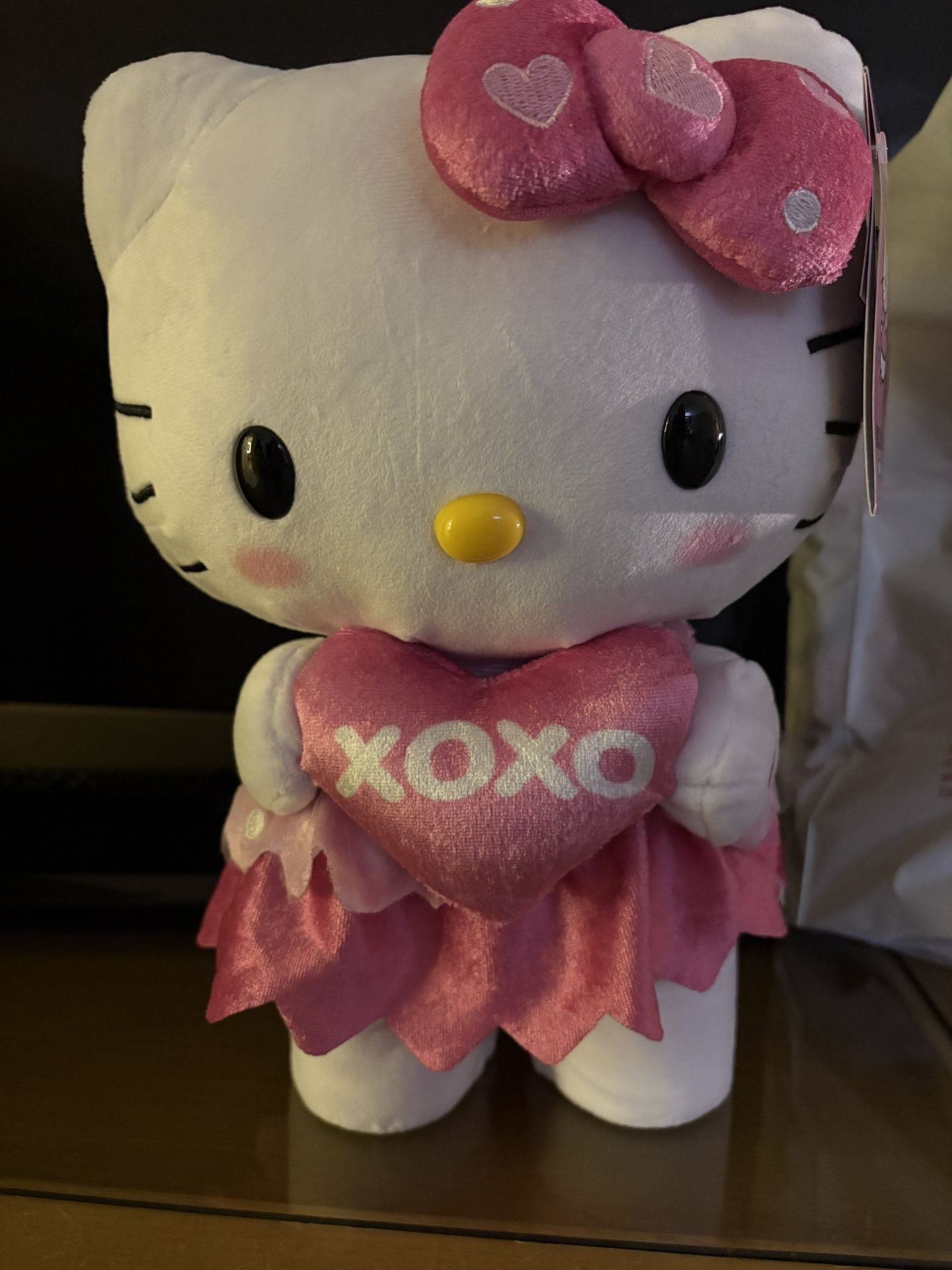 Hello Kitty Valentines Day Greeter