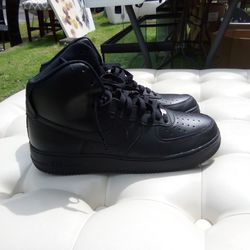** BLACK AIR FORCE ONES HIGH SNEAKERS/ SIZE 11 