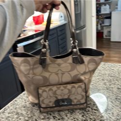 Coach Tote And Wallet 