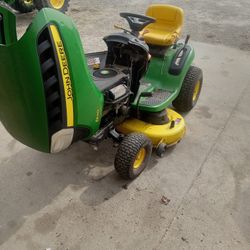 John Deere Riding Mower 