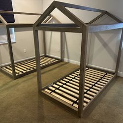 RESTORATION HARDWARE  COLE HOUSE/ TWIN BEDS / IN GOOD CONDITION/ CONDITION/ DELIVERY NEGOTIABLE