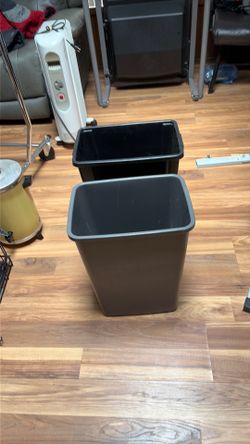 Trash container