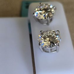 SILVER & MOISSANITE STUD EARRINGS 8MM