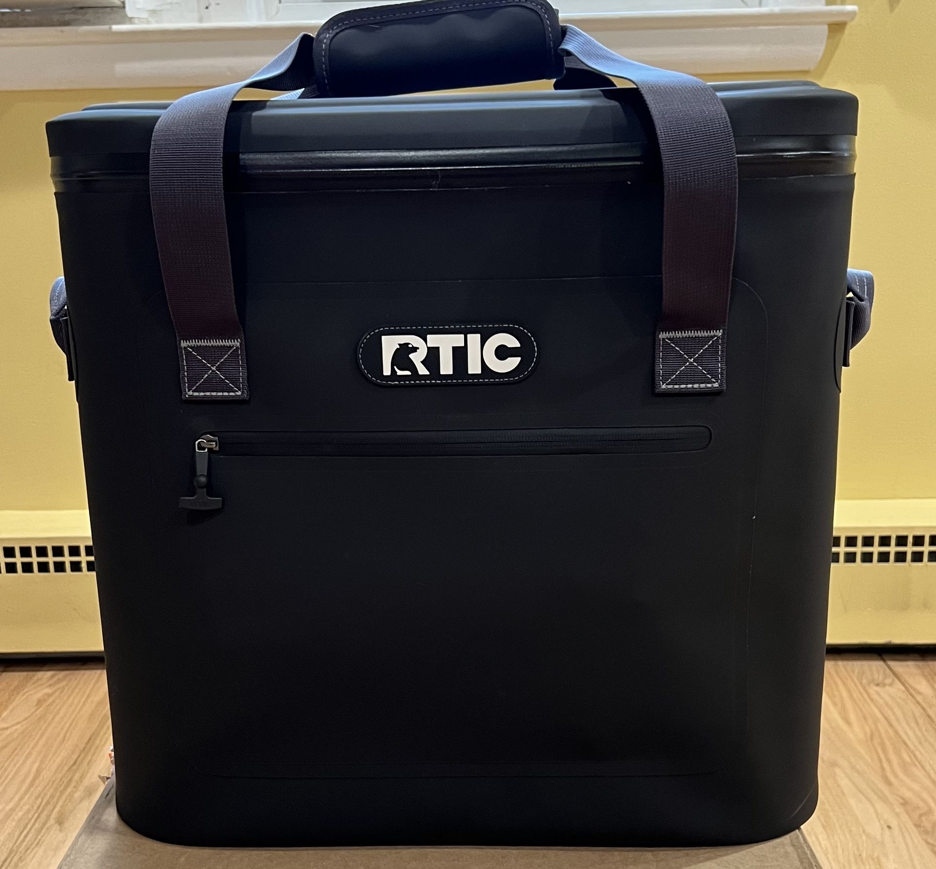 RTIC Soft Pack 50 Cooler – Black – Excellent Condition (Like New!)