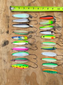 Salmon trolling spoons