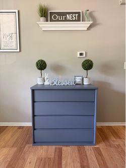 ✨🩶Beautiful solid dresser🩶✨