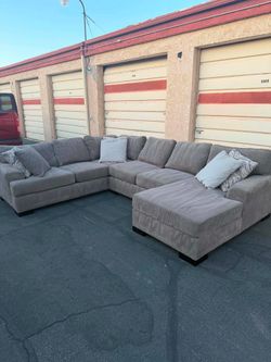 really nice 3 piece sectional couch delivery available