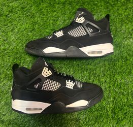 Jordan 4 “White Thunder” size 10.5