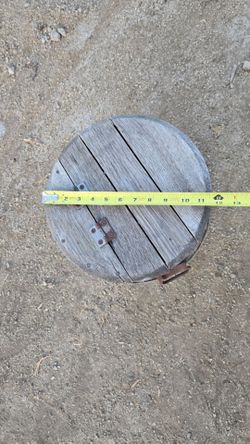 Round Wooden Barrel Lid with Hinges