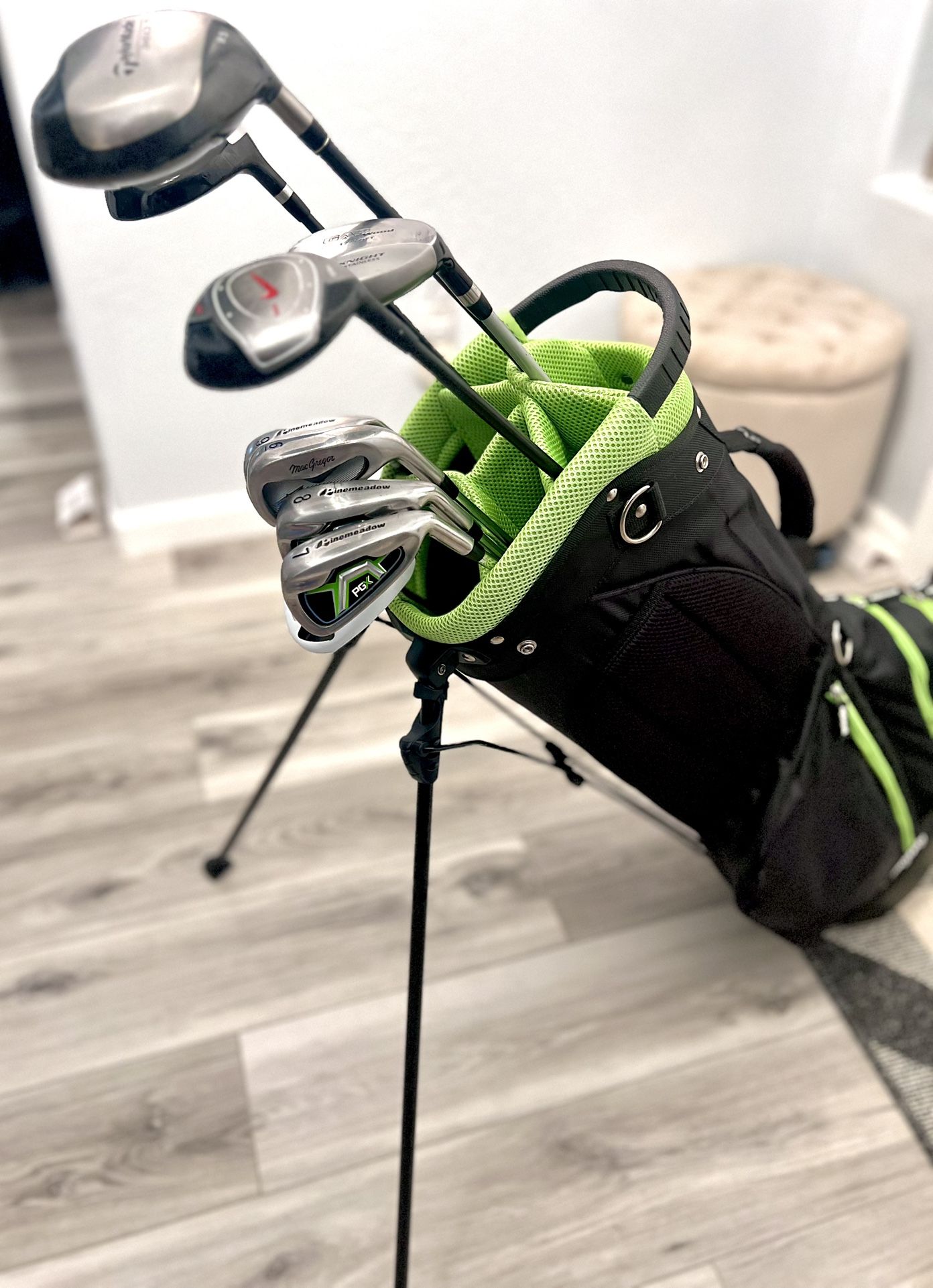 ** Pending ** PGX PINEMEADOW GOLF 11 GOLF CLUB SET W/ SWAG BAG STAND GOLF BAG & TAYLORMADE DRIVER