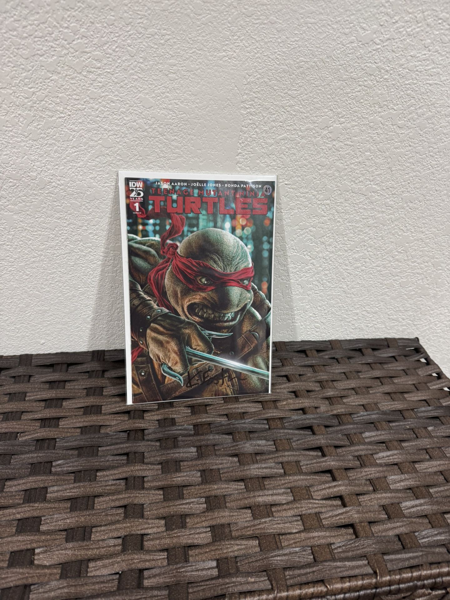 Comic Publishing #1 Teenage Mutant Ninja Turtles Lee Bermejo Incentive Variant (SIGNED)