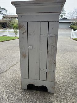 White shabby chic cabinet
