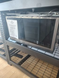 $449(MSRP$999, Save $550) LG SMART Microwave in Stainless Steel With Air Fry and Easy Clean