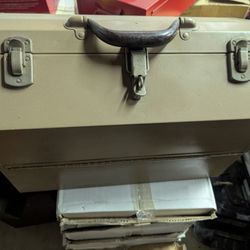 Kennedy Cantilever Tool Box Model 1018