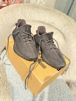 Yeezy Boost 350 Black non reflective size 6.5 women’s