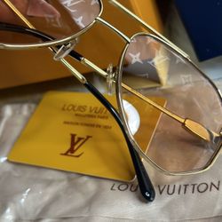 Stunning Louis Vuitton Glasses 