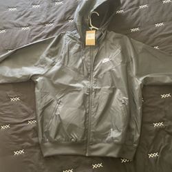Brand new nike windbreaker (M)