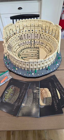 LEGO Creator Expert Colosseum (10276)
Adult built and displayed only. In excellent condition!!!