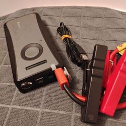 Cobra JumPack XL CPP 12000 - Emergency charger + AC power adapter - LiCoO2 - 11100 mAh - 500 A - 2 output connectors (USB, 2-pole) - gray