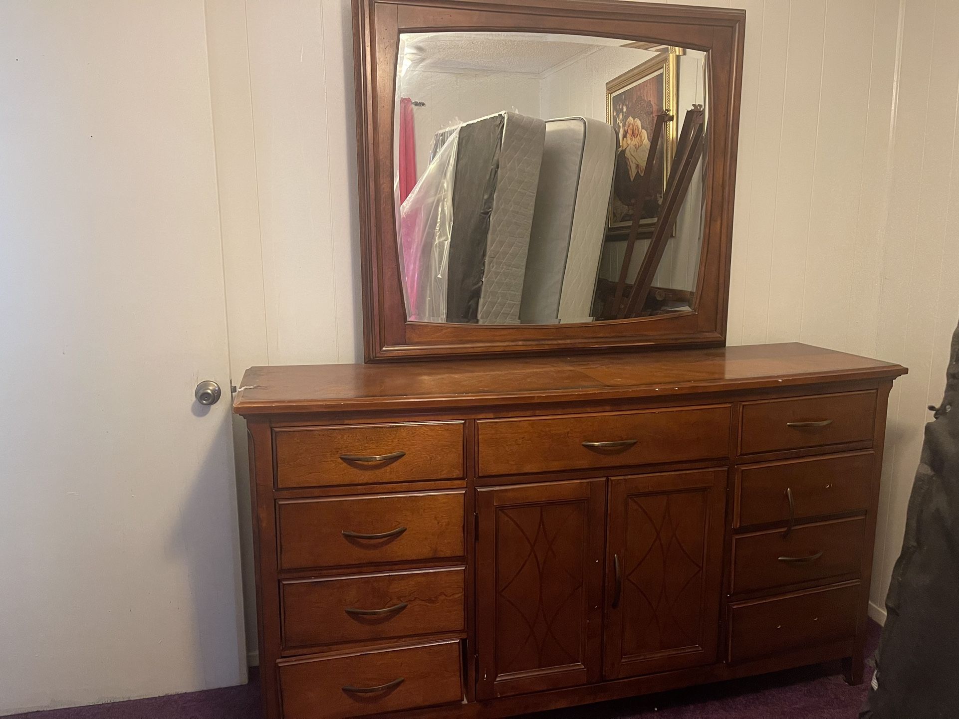 Dresser With Mirror