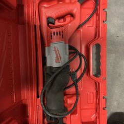 Milwaukee Corded Saw 