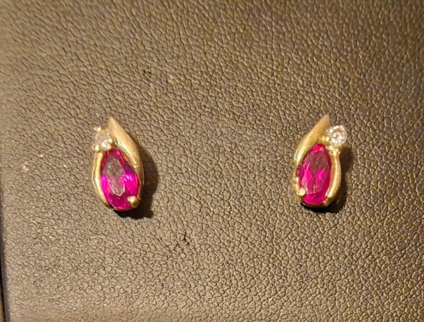 10k Yellow Gold Ruby Stud Earrings