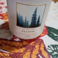 BATH & BODY WORKS FLANNEL SCENTED  CANDLE