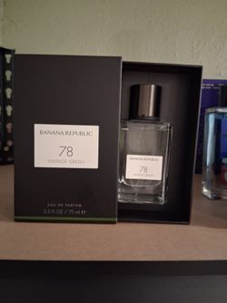 BANANA REPUBLIC VINTAGE GREEN