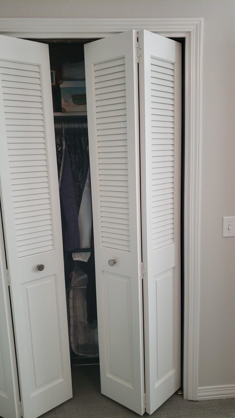 Bifold Louvered Closet Door