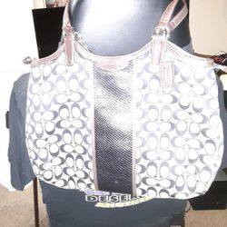 A Coach Bag With Leather Handbag