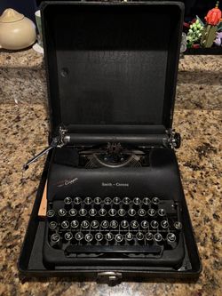 Smith-Corona Clipper Vintage Portable Typewriter