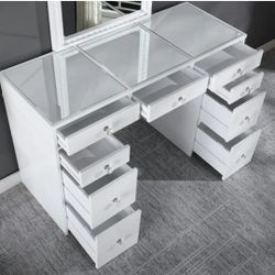 Louisa Vanity Set$10 Down Payment And Financing Available
