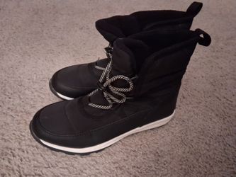 Wee step boots sz 5 like new