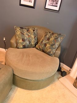 Oversized Round Cuddle Chair / Lounge Chair – $65