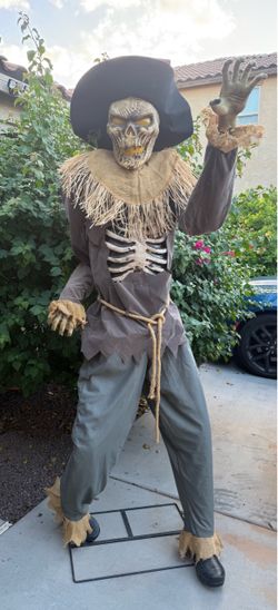 7ft Halloween scarecrow animatronic