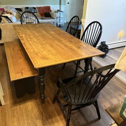 Dinning Room Set With Corner Hutch