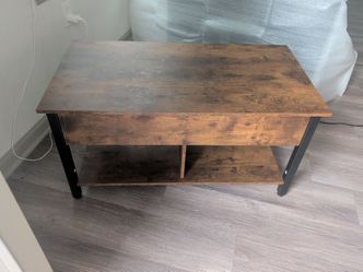 Like New Expandable Coffee Table