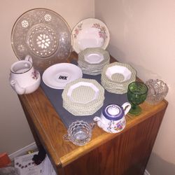 Official 30 Piece Dining Set
