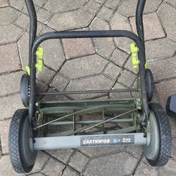 Earthwise 1715-16EW 16-Inch 7-Blade Push Reel Lawn Mower, Grey for Sale in  Morton Grove, IL - OfferUp
