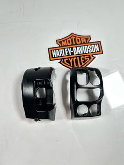 Harley  2018 Touring  Right Hand Control Cover Housing OEM 71500340.BEST OFFER. SM9KNT0267
