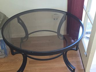 Mesa de cristal y cillon cafe